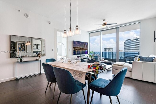 Photo - 200 Biscayne Boulevard Way