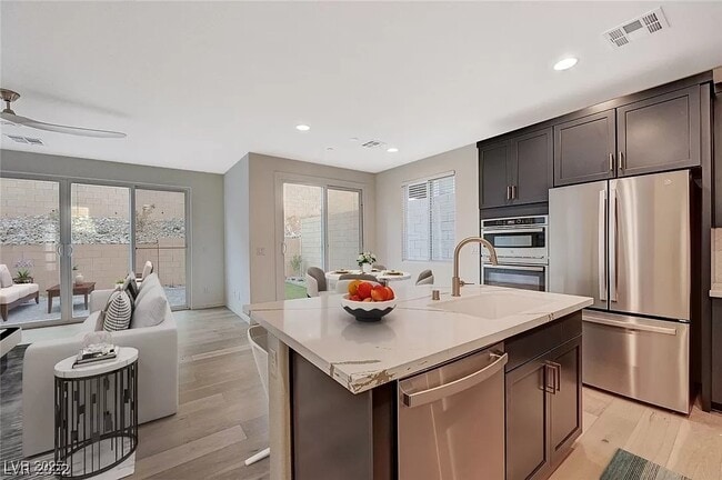 Photo - 31 Castleton Tower Ct