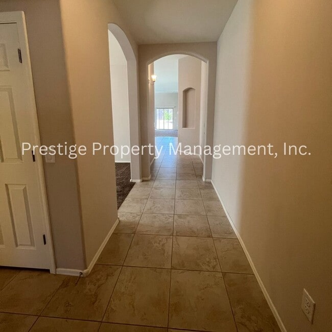 Photo - 3BD+Den/3BA Marana Home With Wonderful Com...