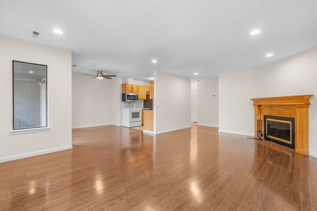 Building Photo - 25 2nd St Rental