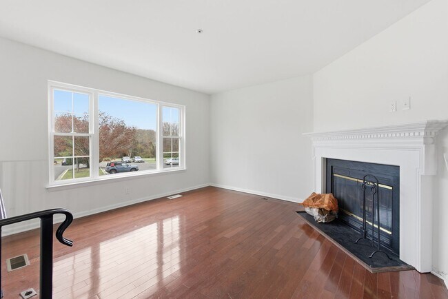 Photo - Lovely 3 BR/2.5 BA Townhome in District He...