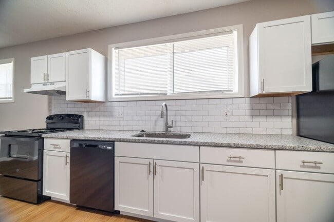 Photo - Updated 3 Bedroom Home for Rent! Large Yar...