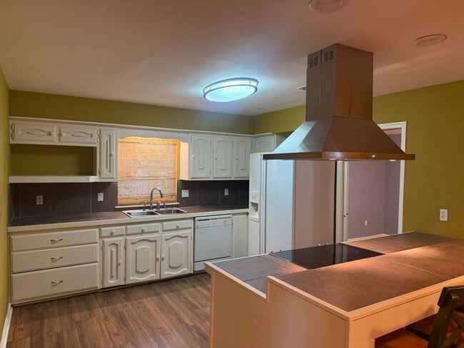 Photo - Rental Available Now in Lake Sherwood Acres!