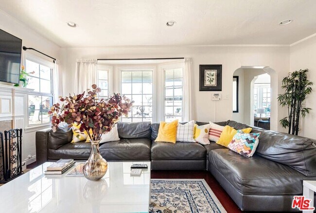 Photo - 2900 W 80th St
