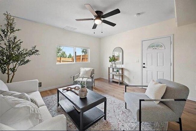 Building Photo - Historic Hillside 2 Bedroom 2 Bathroom