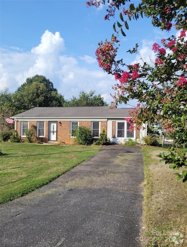 Building Photo - 222 Sikeston Ct Rental