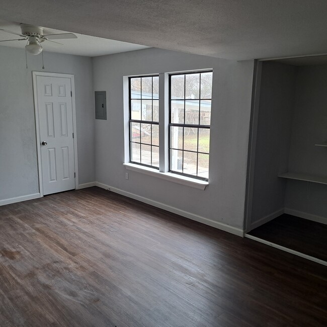 Photo - 423 Ellana Claire Ct