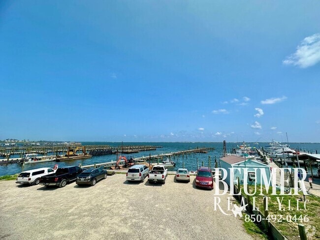 Building Photo - 3br/2.5ba End Unit Townhome Treasure