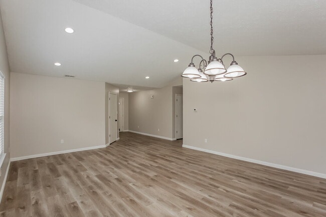 16901 Peach Ln