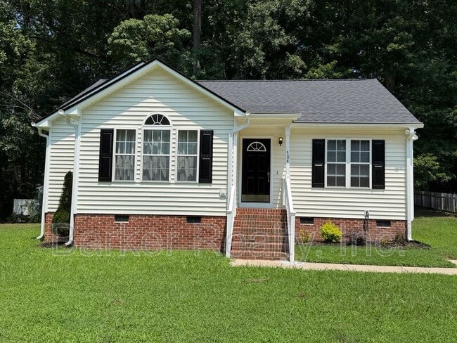 Building Photo - 704 Southampton Dr