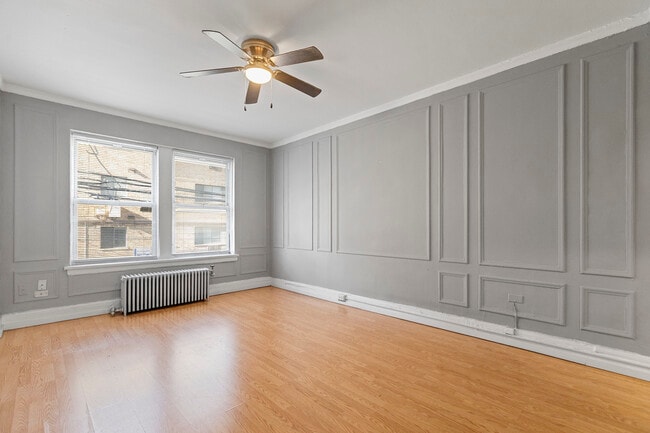 Building Photo - 428 W Wellington Ave Unit #204