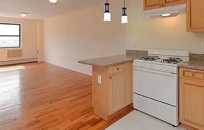 44 Hilton Ave