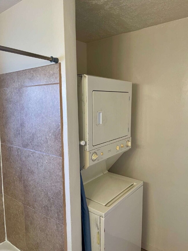 Photo - 1 bedroom / 1 bath close to KAFB and I-25 Move-in Special!