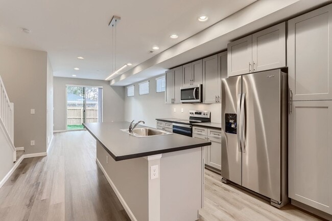 Photo - Modern 5 Bedroom Home for Rent!