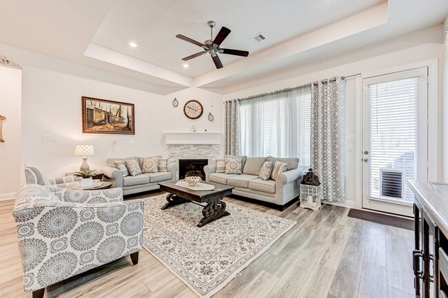 Building Photo - 4221 Davis Oak Dr Rental