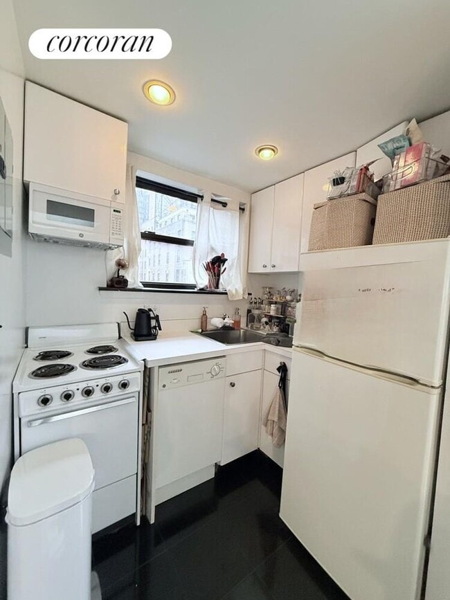 Photo - 117 W 58th St