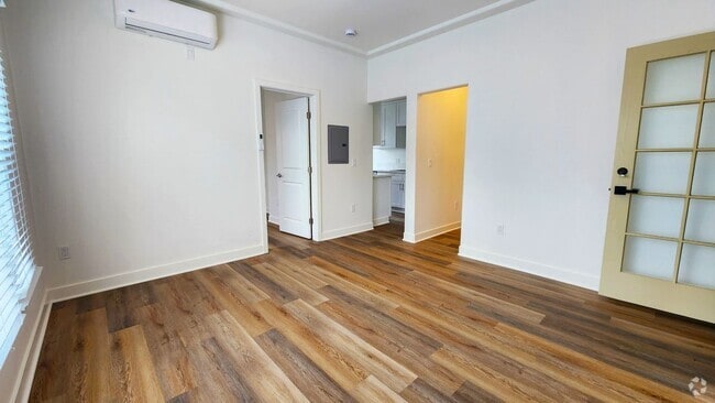 Building Photo - 636 N Orange Dr Rental