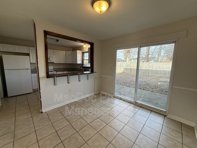 Photo - 733 Bellows Ave