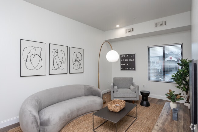 1BR, 1BA - 725 SF