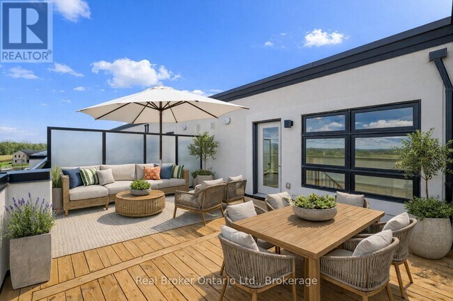 Photo - 1565 Rose Way