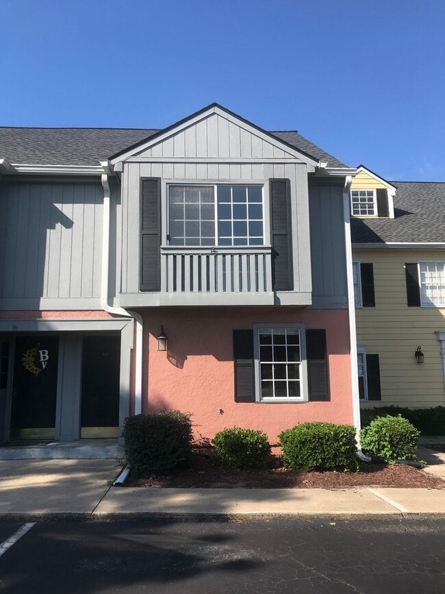 Photo - 2-Story Townhome WALKING DISTANCE TO THE BEACH! COMMUNITY POOL!