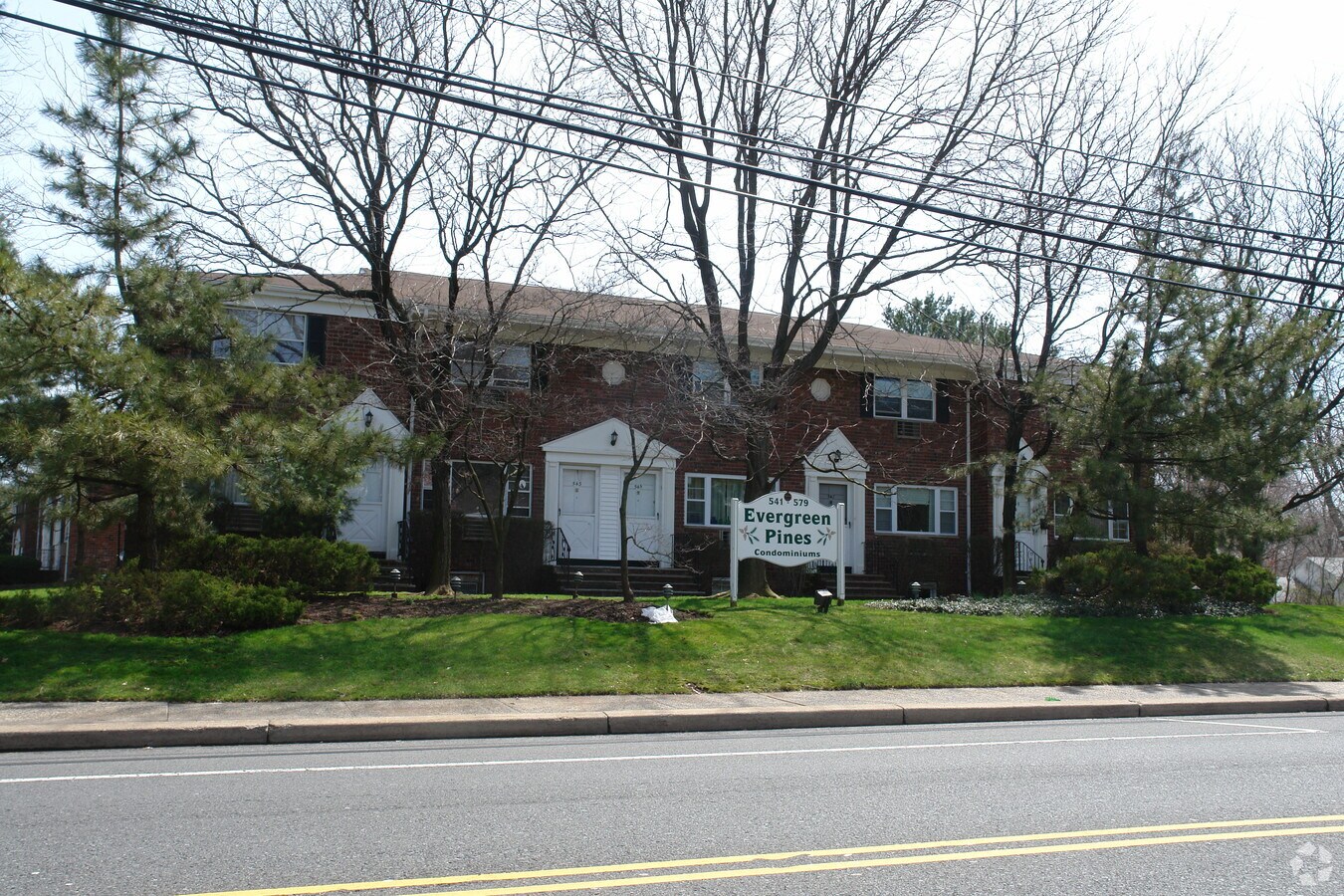 Evergreen Pines - Evergreen Pines Apartments