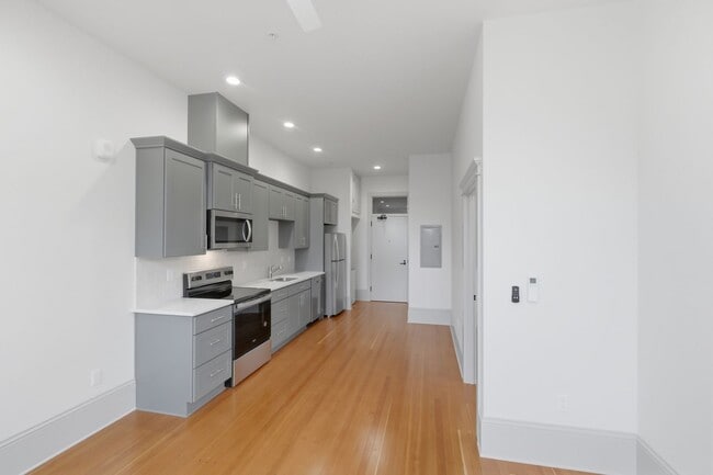 Photo - MOVE IN SPECIAL - See Description for Details Unit 455-204