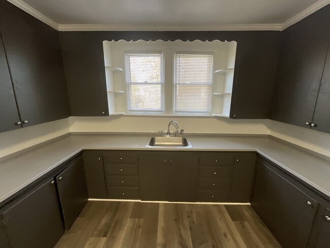 Photo - 573 W Princess St