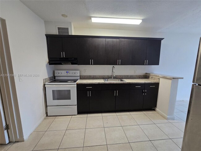 Photo - 2203 Taft St Unit B