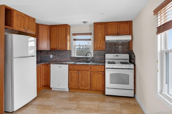 Building Photo - 256 Royal Ave