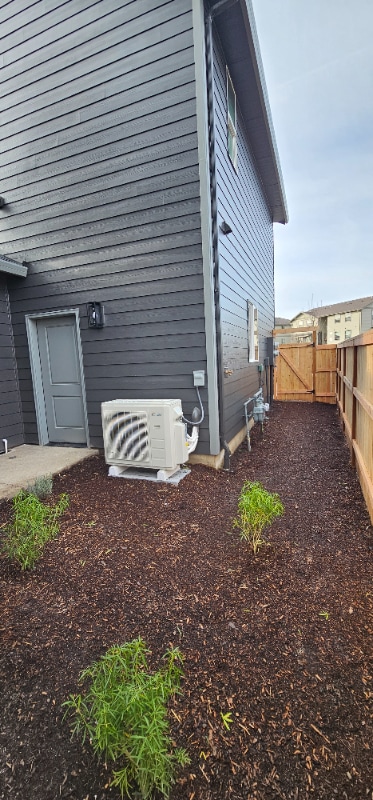 Photo - 877 Park Ave NE