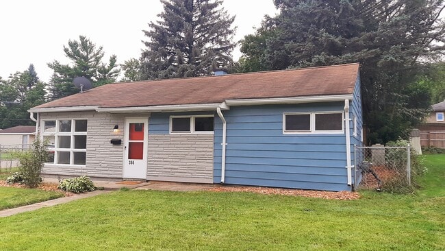 Building Photo - 386 Worden St