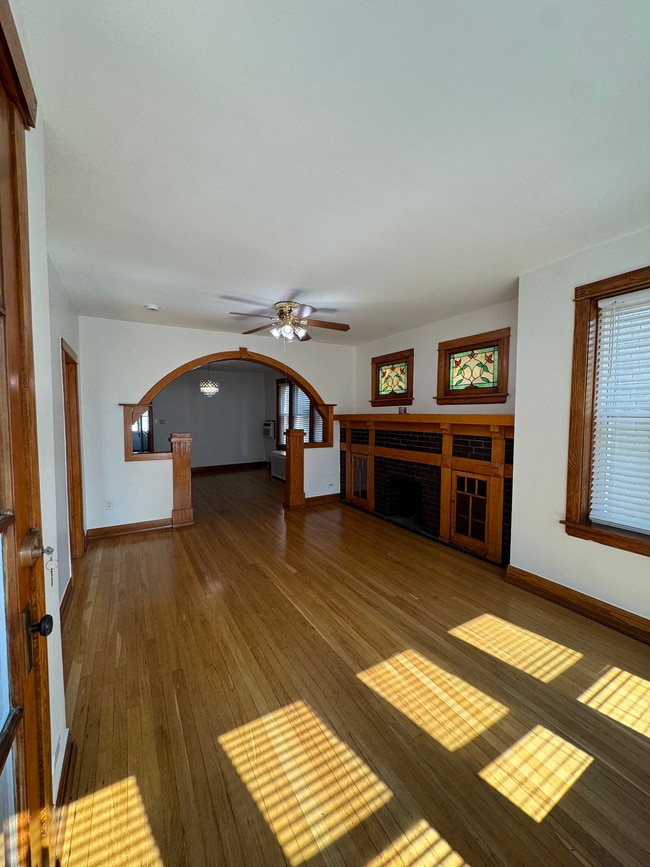 Building Photo - 2127 Highland Ave Unit 2