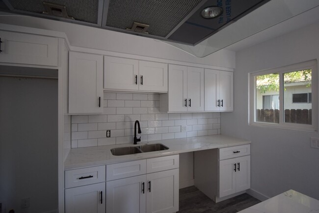 Photo - 15940 Hart St Unidad 15950