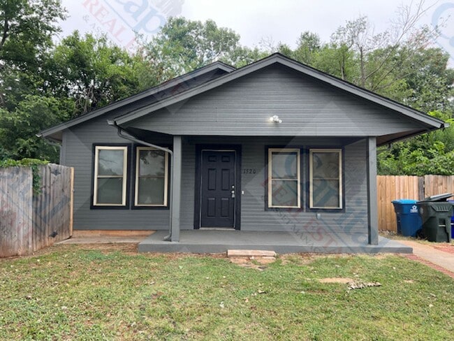 Building Photo - Relaxing Front Porch
