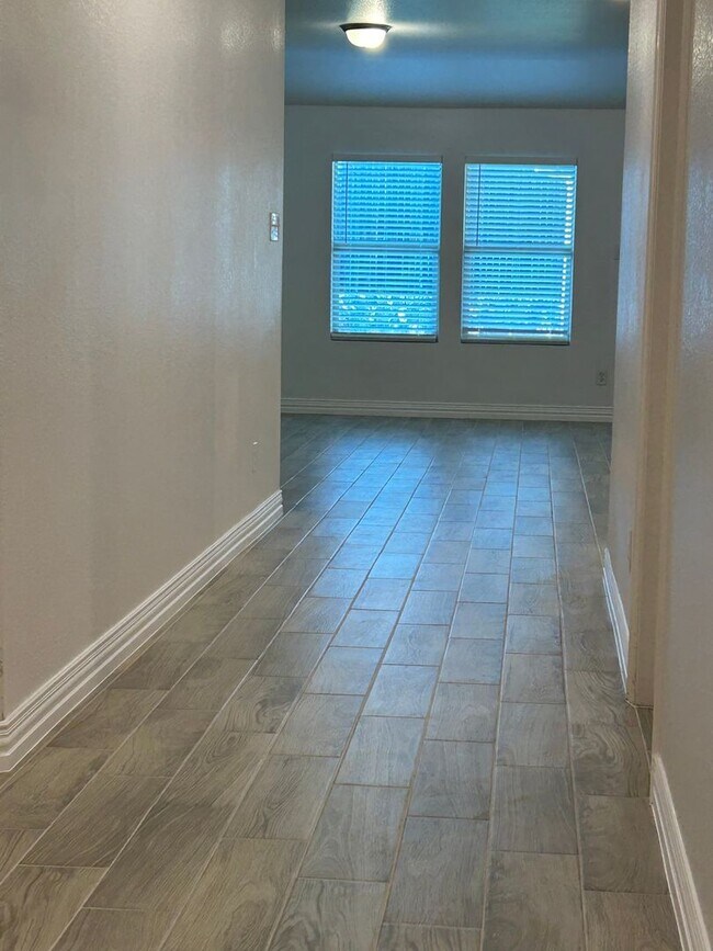 Photo - 752 Cascade Ln