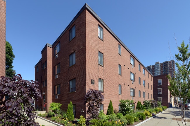 Babcock Street Apartments, 222-230