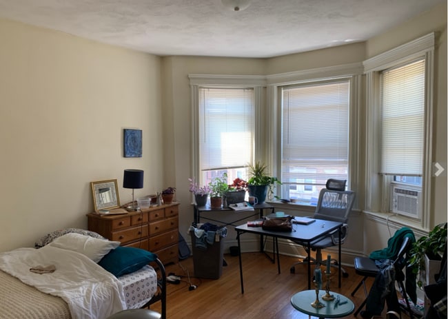 Building Photo - 102 Queensberry St