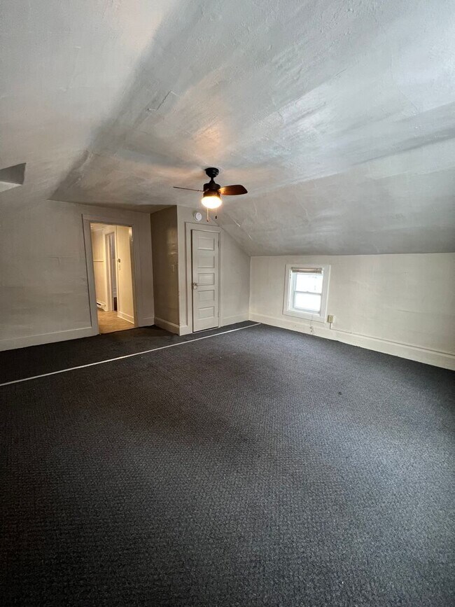 Building Photo - THR -03- Galesville Unit Upper Rental