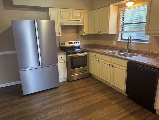 Photo - 708 N 12th Pl