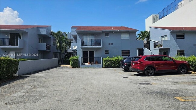 Building Photo - 1235 NW 6th St Unit 3