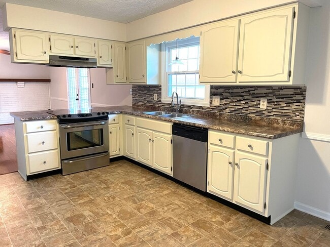 Photo - 3 Bedroom Home in Fishers with Bonus Room!