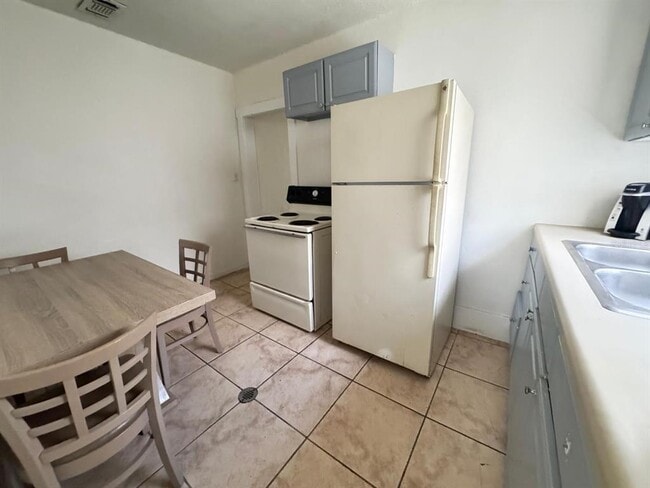 Photo - 728 Columbia St