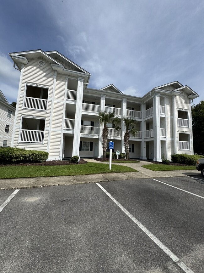 Building Photo - 556 White River Dr