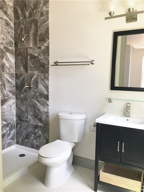 Photo - 700 E 45th St