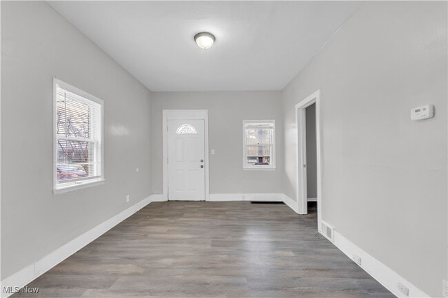 Photo - 14917 Darwin Ave