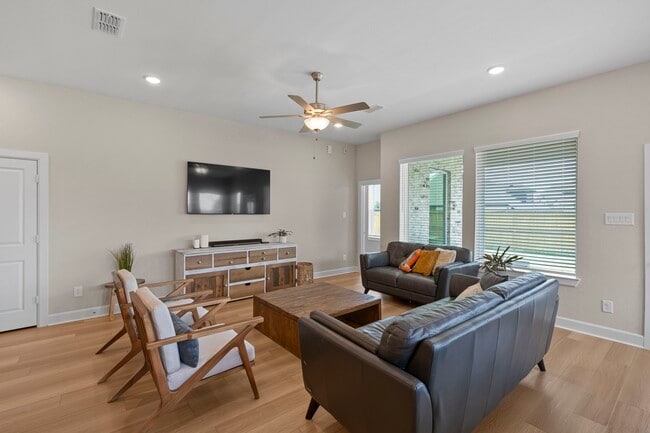 Photo - 7214 Oak Grv Trl