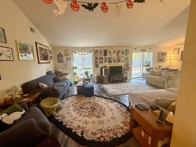 Photo - Eastside Home in Quiet Neighborhood