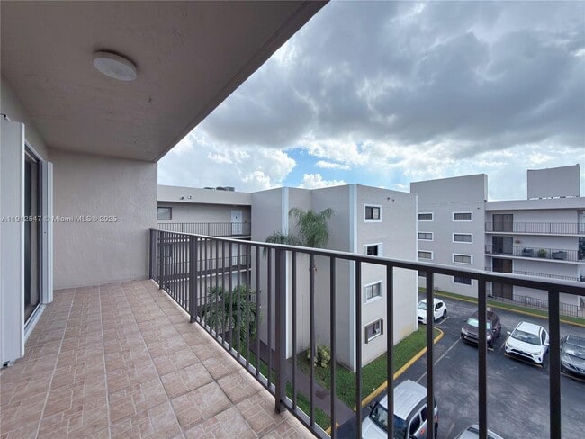 Photo - 8500 NW 8th St Unit 405