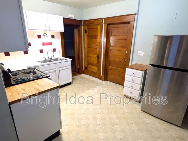 Photo - 801 4th St E